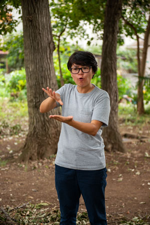 Uiko Yano using Japanese Sign Language