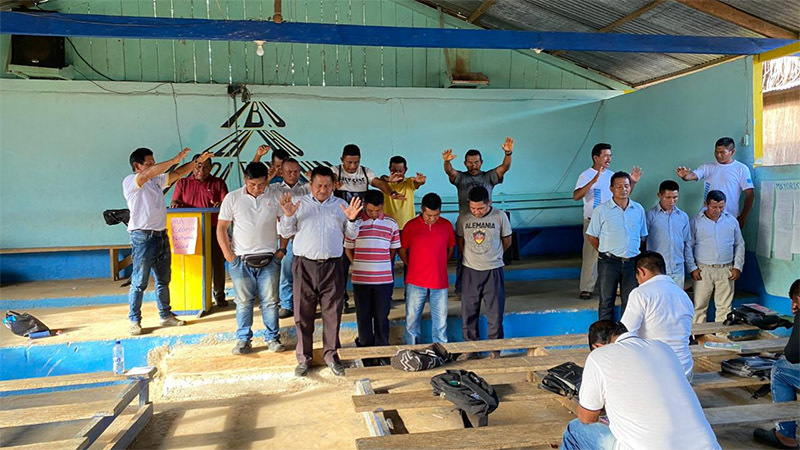 Piapocos people worshipping and praying.