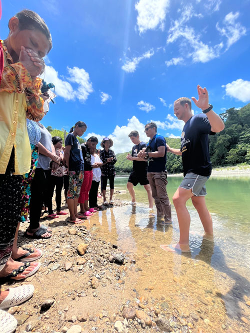 34 Isnag believers were baptized in the river following the dedication ceremony